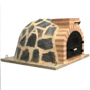 Traditioneller Holzbackofen aus Naturstein